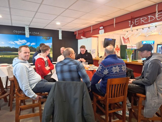 Gezelligheid in de kantine op zaterdagmiddag