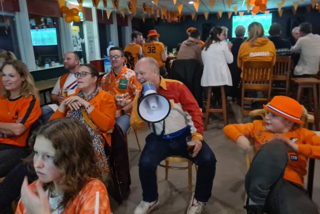 Oranje feest bij BAS Voetbal